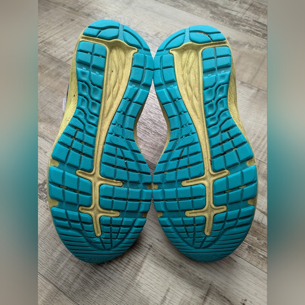 🏔️ Asics Shoes - Picture 3 of 4